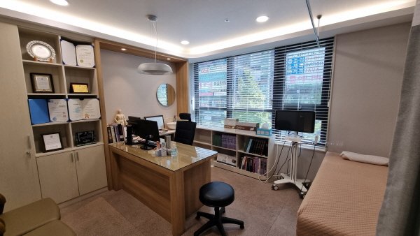 목에뭐가걸린느낌